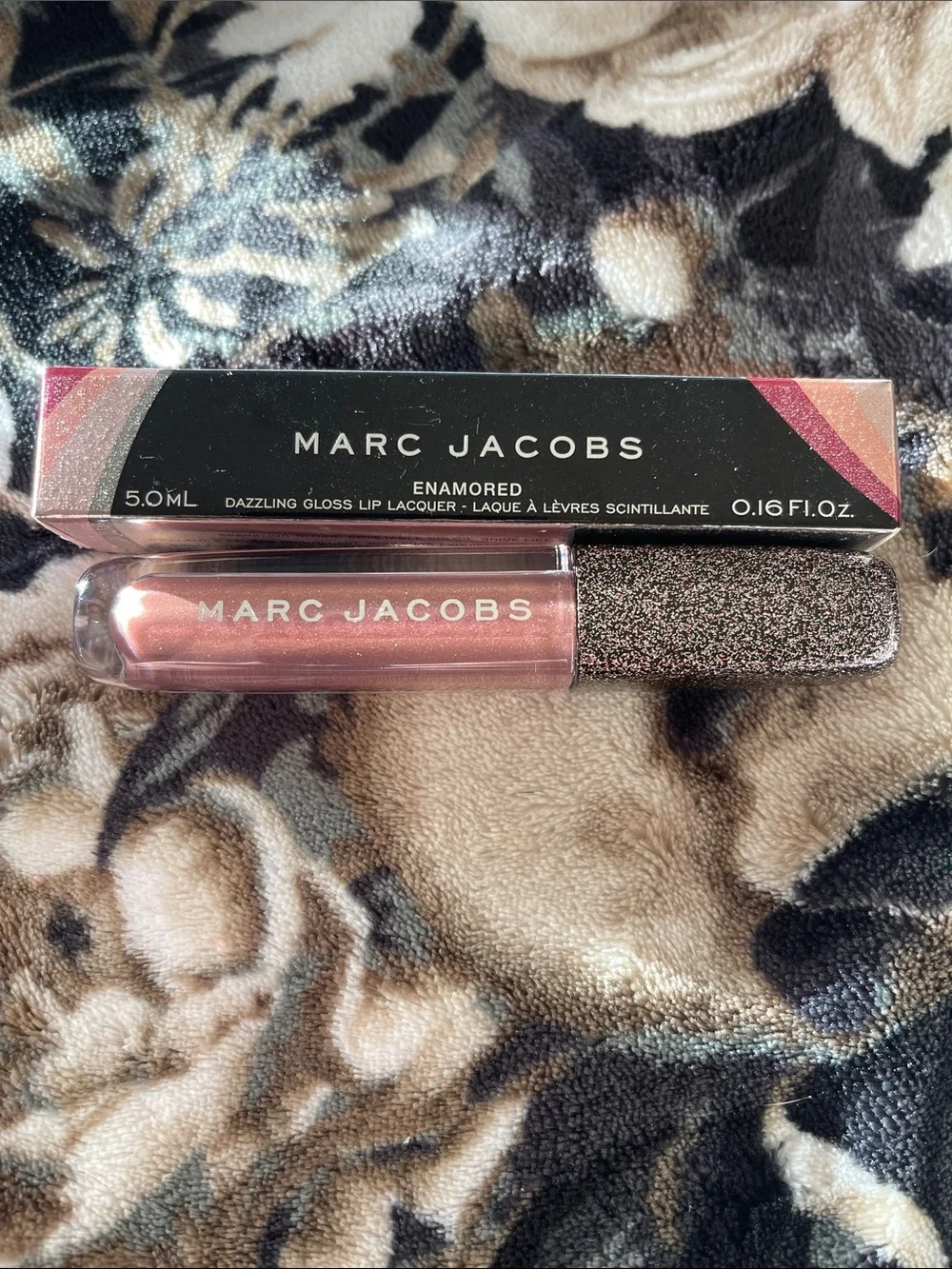 Marc Jacobs Genie Kiss 384 Enamored Lip Gloss